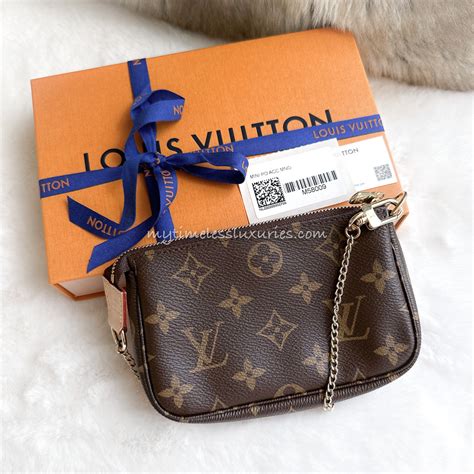 mini pochette accessoires louis vuitton youtube|louis vuitton monogram mini pochette.